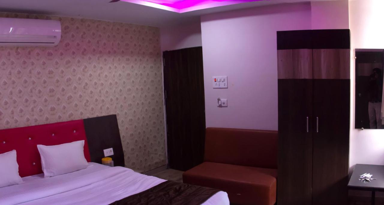 Hotel Shree Palace And Restaurant Ratlām Екстериор снимка