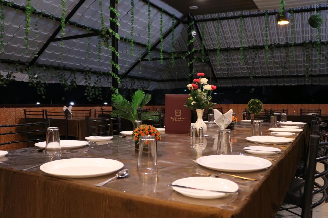 Hotel Shree Palace And Restaurant Ratlām Екстериор снимка